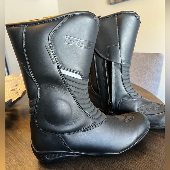 SOLD. - TCX Ladies Motorcycle Riding boot - Picture 2 of 10